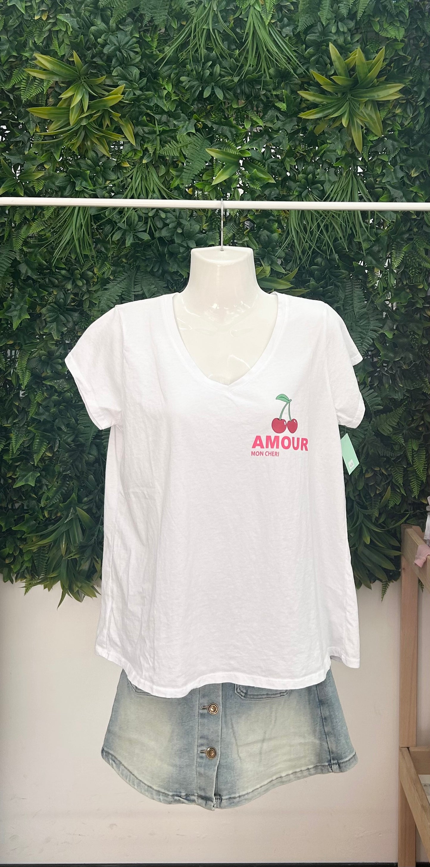 Camiseta cuello de pico Cerezas
