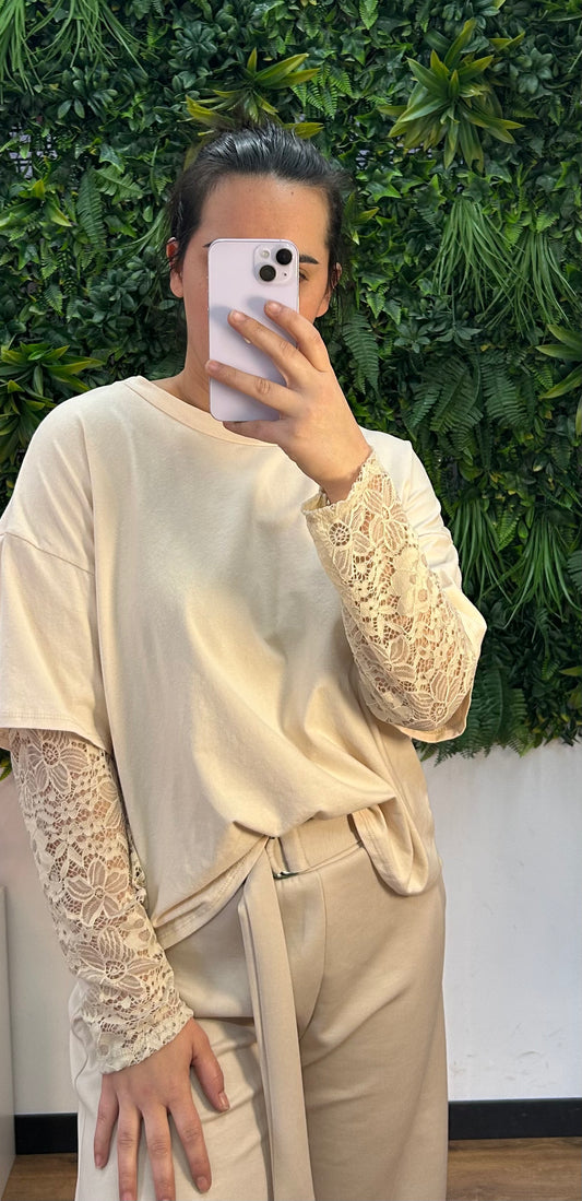 Camiseta manga encaje beige
