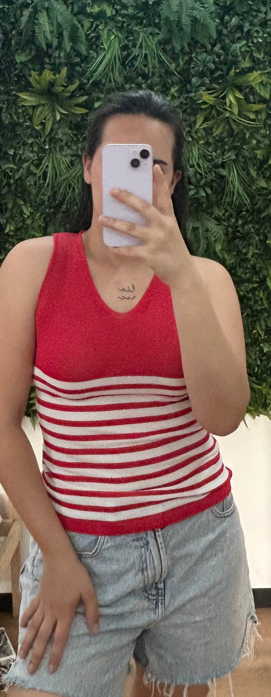 Top rojo rallado